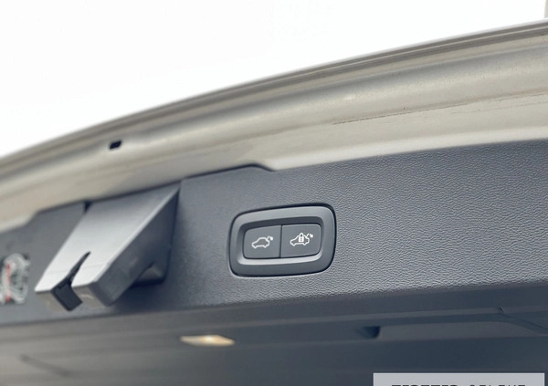Volvo V60 cena 134900 przebieg: 120000, rok produkcji 2020 z Warszawa małe 631